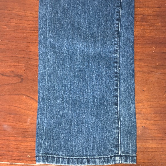 Chico’s so lifting slimming blue jeans size 1/8. - Picture 4 of 5